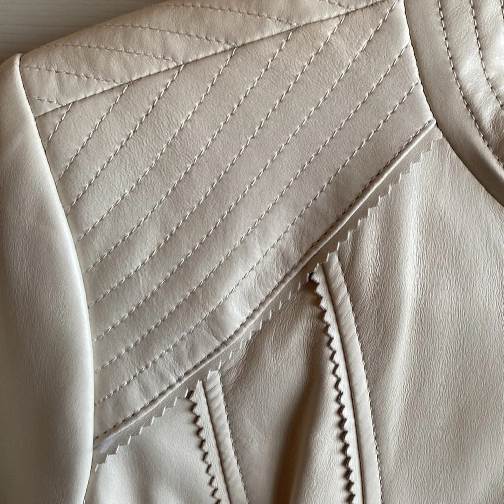 G.I.L.I. EUC Fitted Lined Zipper Close Leather Jacket Size 12 - Picture 2 of 11